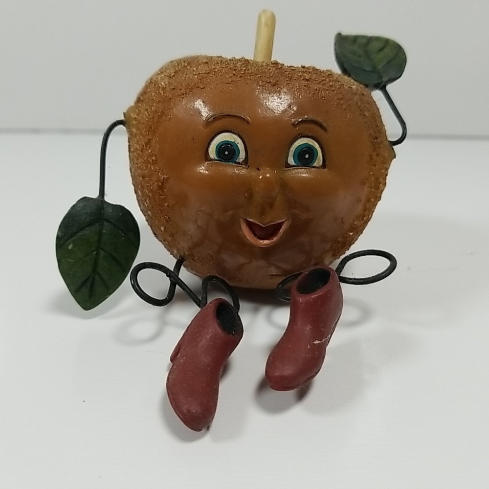 WMG Anthropomorphic Kitchen Shelf Fruit Apple Sitter Figurine